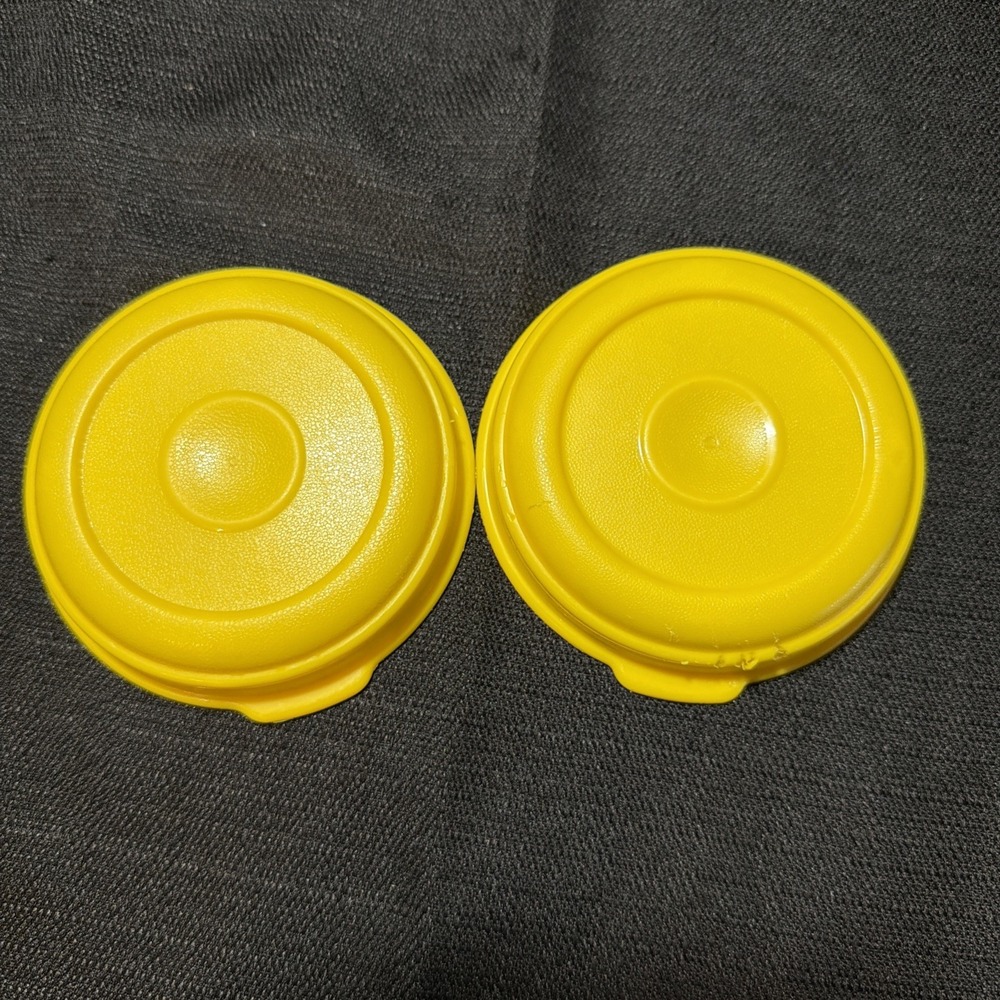 Lot Of 2 Rubbermaid Servin Saver #6 Round Yellow 0017 Replacement Lids ONLY READ